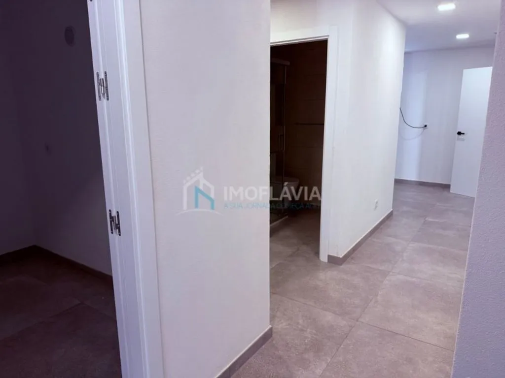 Esik - Luxury Detached House with Garage in Chaves