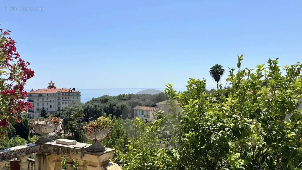Aed - 4-Piece with Sea View in Menton Garavan