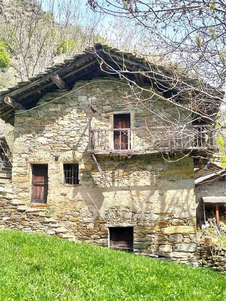 Esterno - Rustic Farmhouse with Mountain View in Perloz