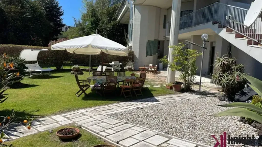 Jardin - Semi-Panoramic Apartment with Garden in Posillipo