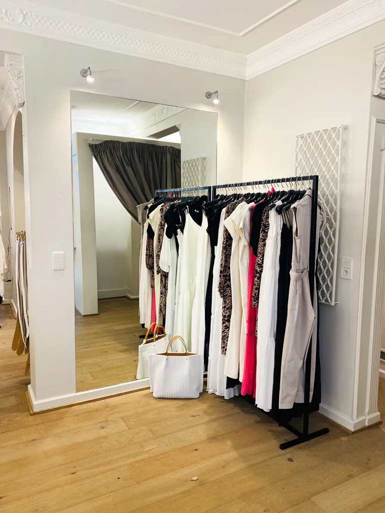Pièces - Local Commercial avec Grandeur dans le Centre de Beringen