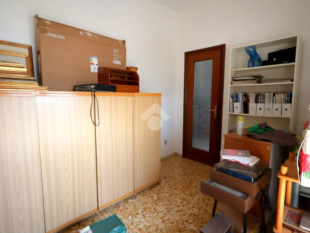 Bureau - Trilocale with Balcony in Borgosatollo