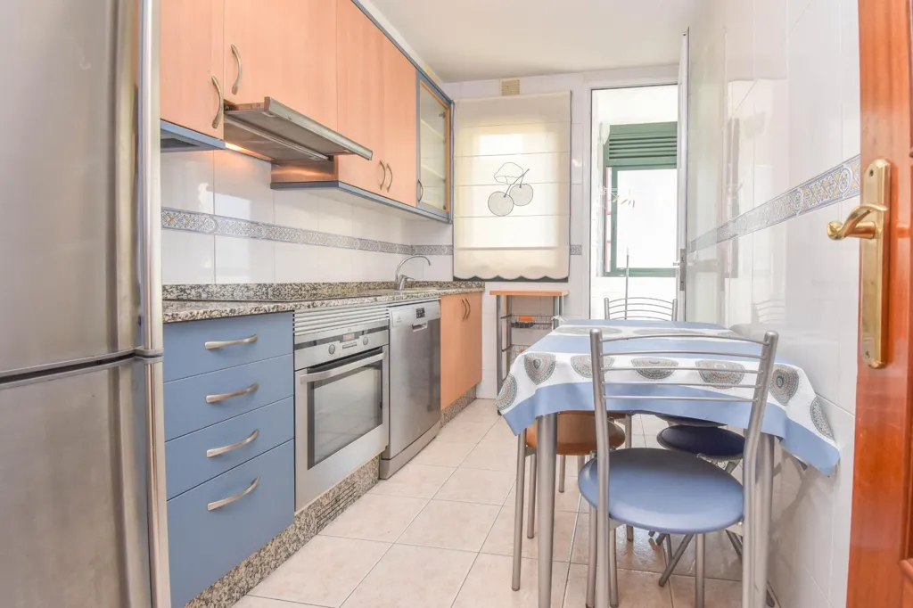 Cuisine - Letting Flat with Terrace in O Burgo Centre