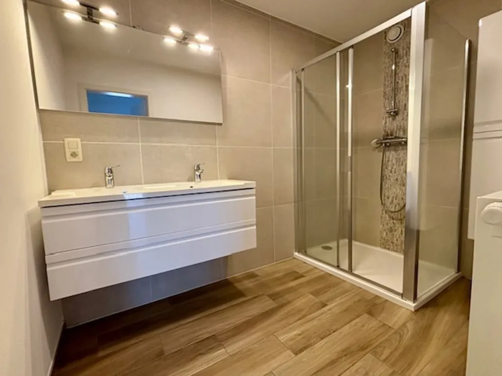Salles de bain - Appartement Neuf avec Terrasse à Hotton