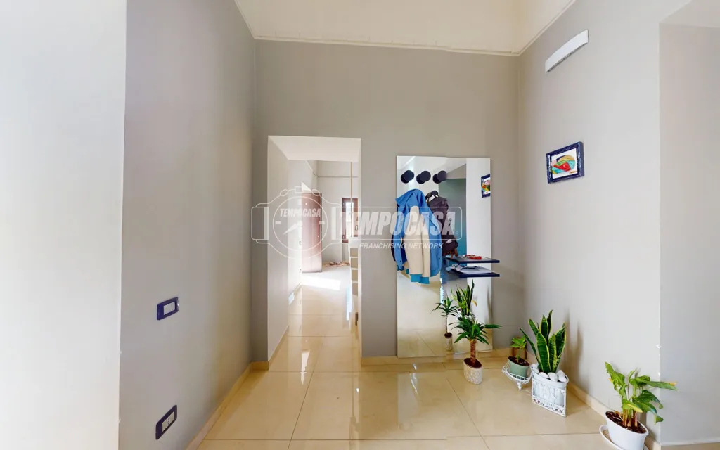 Esik - Duplex with Private Parking in Aversa