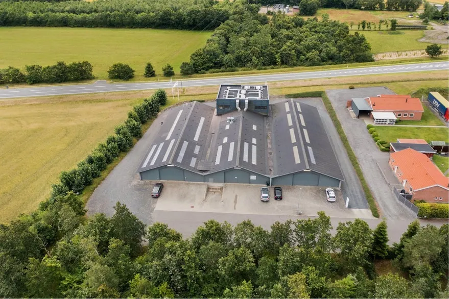 Õhuvaade - Warehouse/Office with Garden in Bording