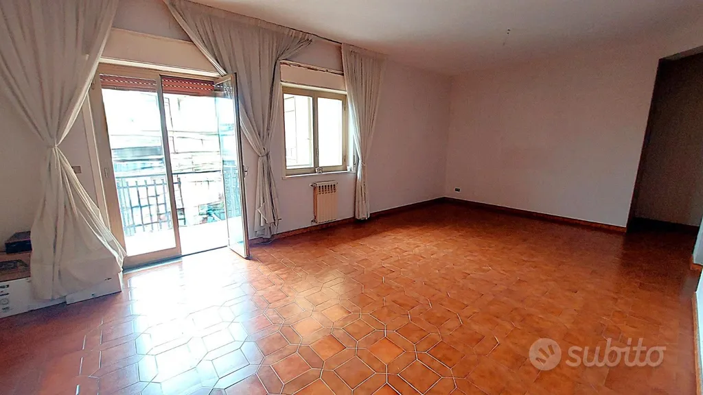 Elutuba - Bright Apartment with Triple Exposure in Giarre/Riposto