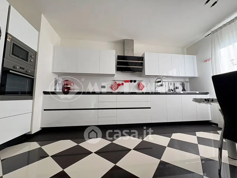 Cuisine - Bifamiliar House with Solar Panels in Aviano