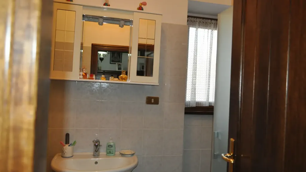Vannitoad - Three-Bedroom Apartment with Balcony in Bedonia