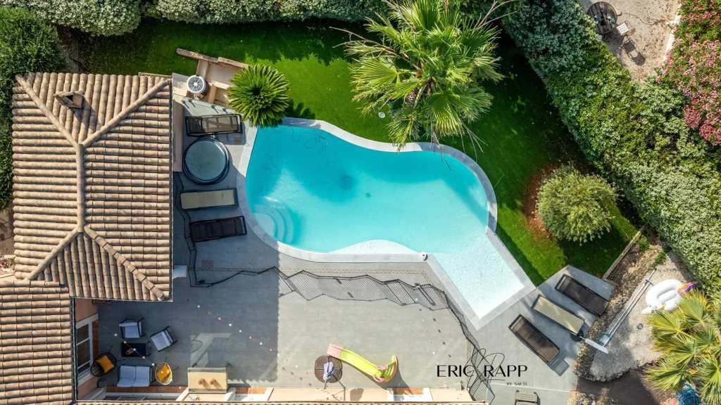 Vue aérienne - Villa avec Piscine et Jardin à Puget-Sur-Argens