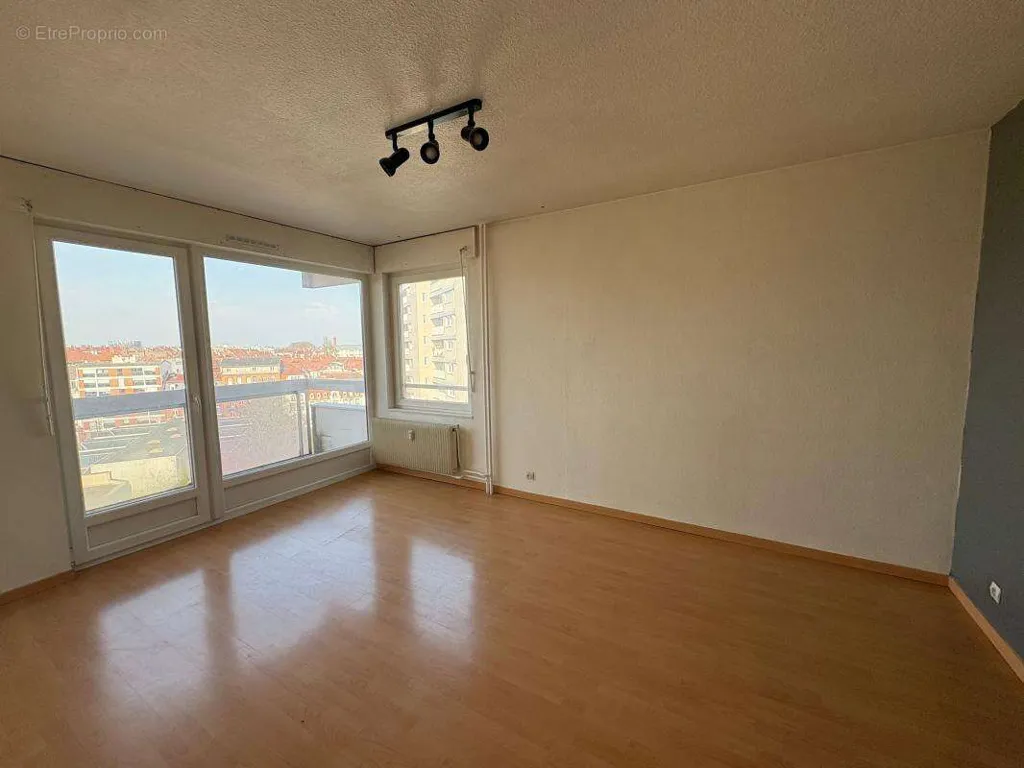 Stanze - 2-Bedroom Apartment with Balcony in Esplanade