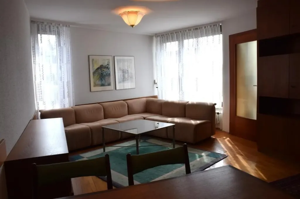 Elutuba - Terraced House with Garage in Central Location