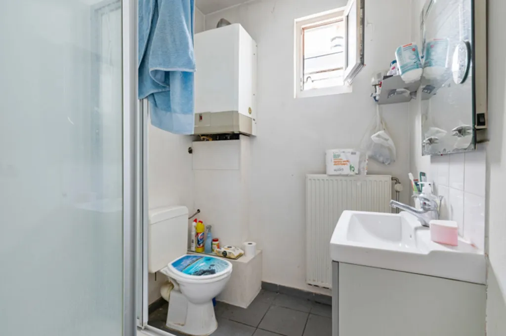 Bagni - Renovatable Apartment with Terrace in Central Antwerp