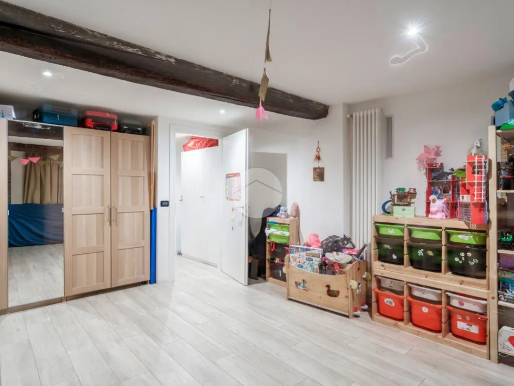 Pièces - Rustic-Style Flat with Courtyard in Brescia