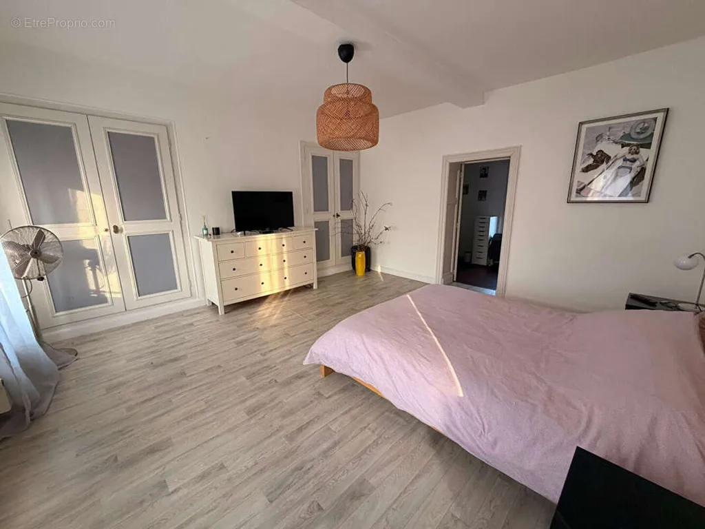 Chambres - Maison 6 pièces à Raismes