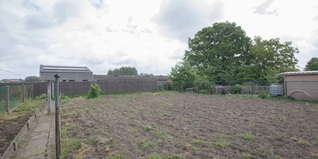 Aed - Renovatable House with Garden in Kortemark
