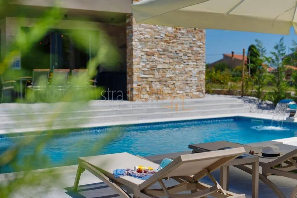 Bassein - Modern Villa with Pool in Marčana