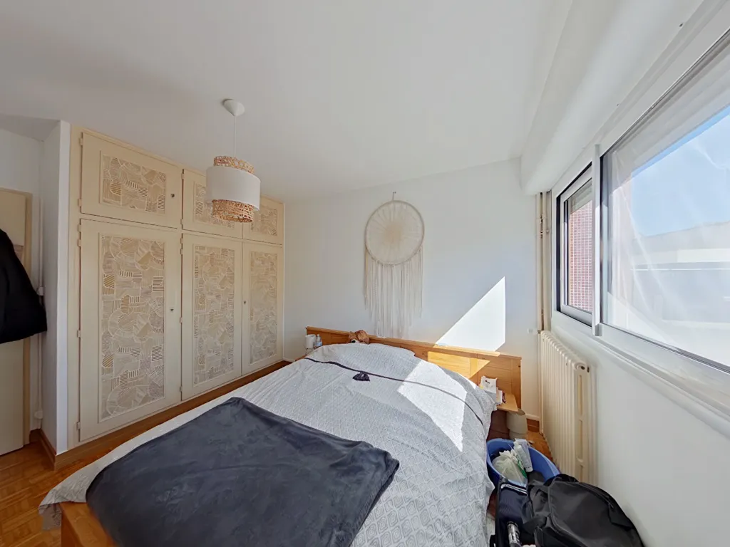 Chambres - Appartement Rénové avec Parking à Châtellerault