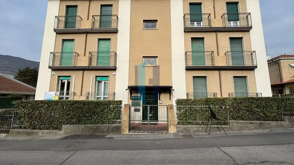 Esterno - Trilocale with Private Balcony in Botticino