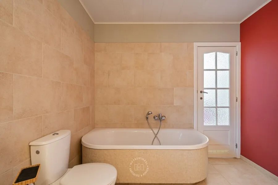 Bathrooms - Mixed-Use Property with River View in Rupelmonde