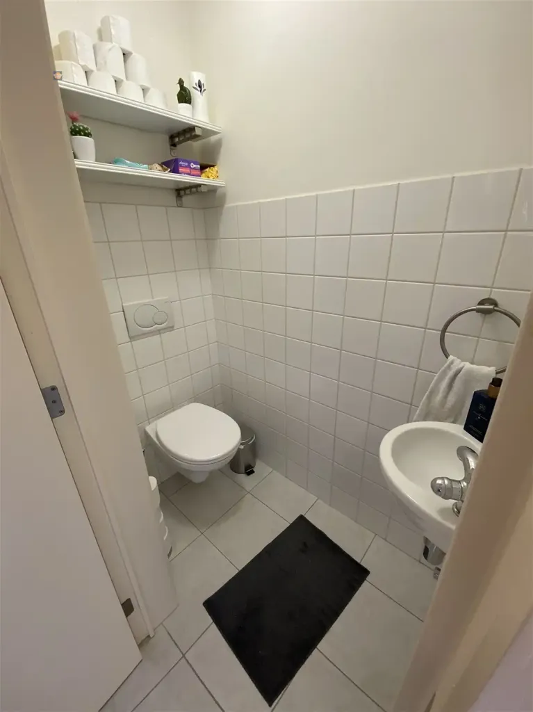 Salles de bain - Appartement avec Terrasse et Cuisine Équipée à Proximité des Commodités