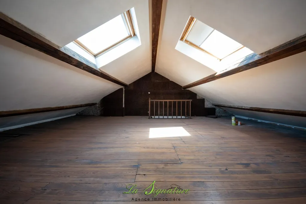Pièces - Duplex avec Toiture Isolée à Liège