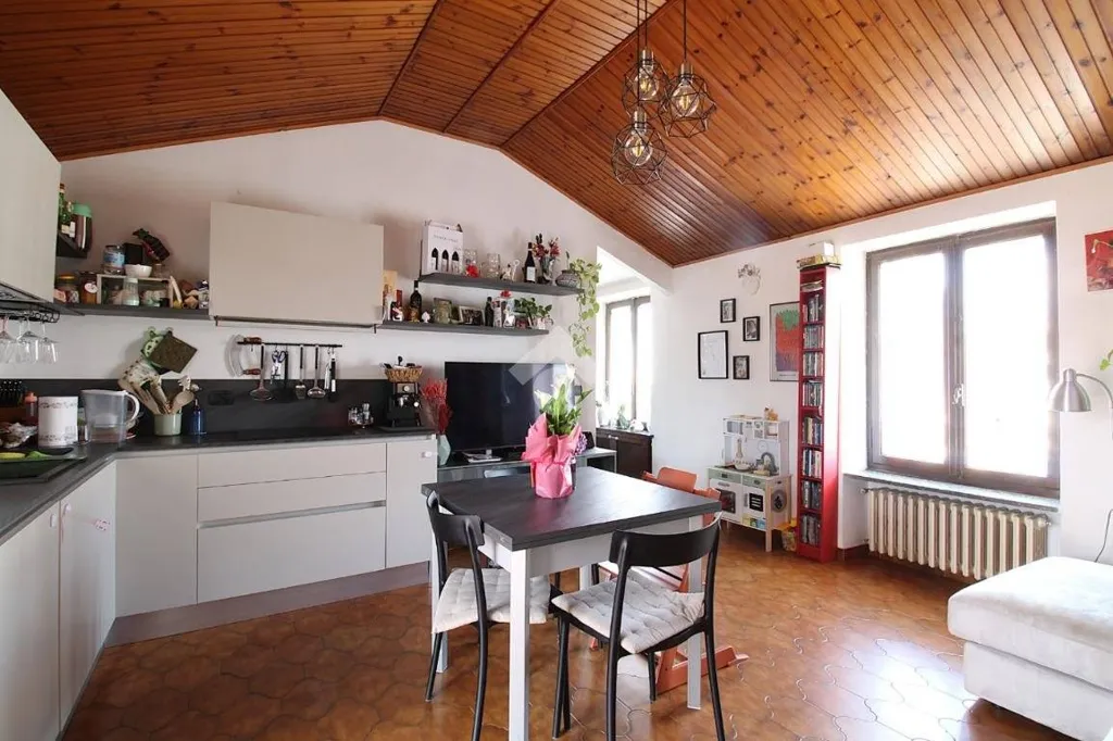 Salle à manger - 3-Room Apartment with Balcony in Santena