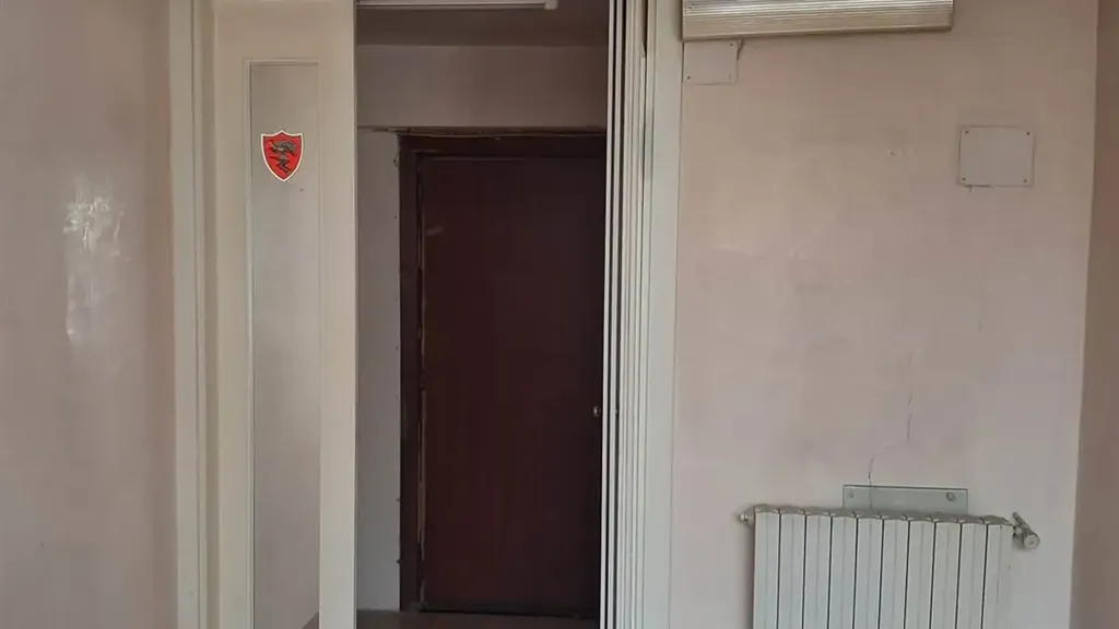 Esik - Spacious Apartment with Balcony in San Mango Piemonte