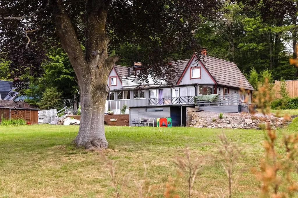 Jardin - Spacious Villa with Large Garden in Hanaskog