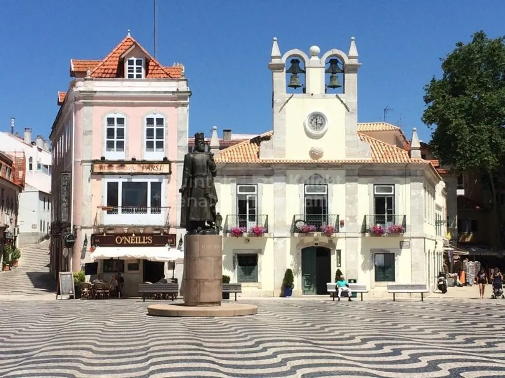 Luxury Villa with Development Potential in Cascais