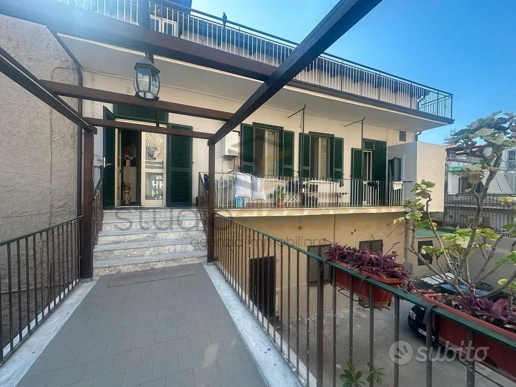 Balcon - Apartment in Courtyard, Central Giugliano