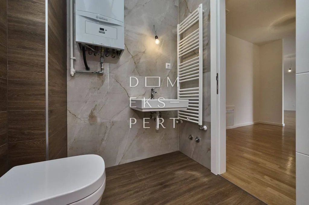 Salles de bain - Penthouse with Terrace in Sesvete, Zagreb