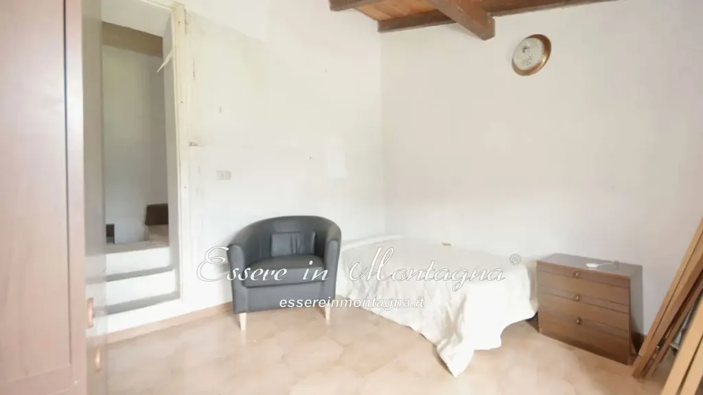 Bedrooms - House Portion with Mountain View in Fanano