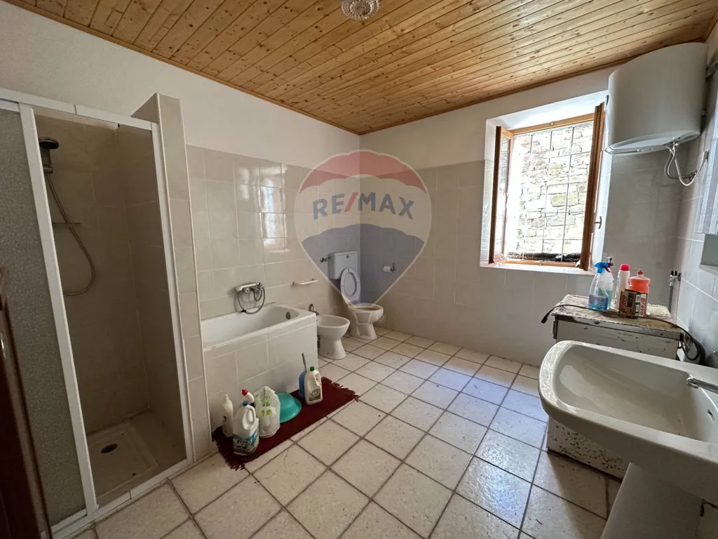 Salles de bain - Independent House with Garden in Corniglio