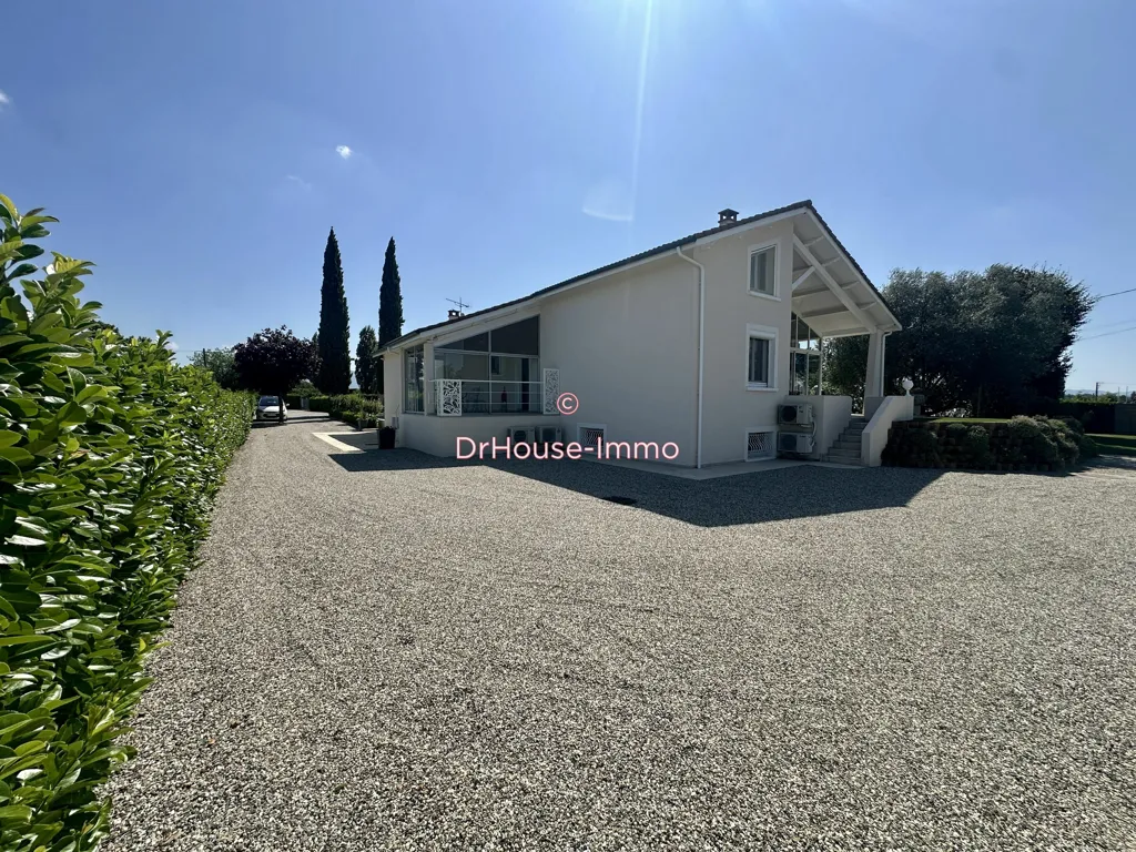 Extérieur - Maison avec Piscine et Jardin à Malissard