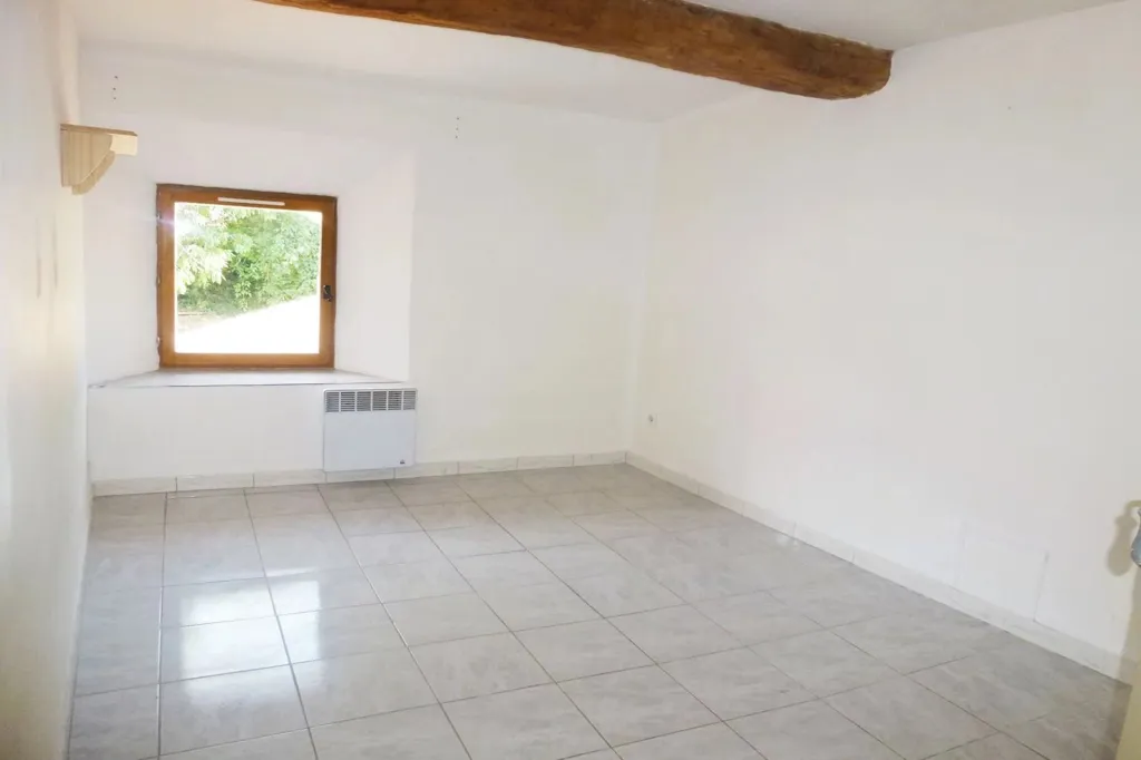 Toad - Bright 3-Bed Flat in Village Centre, Flayosc