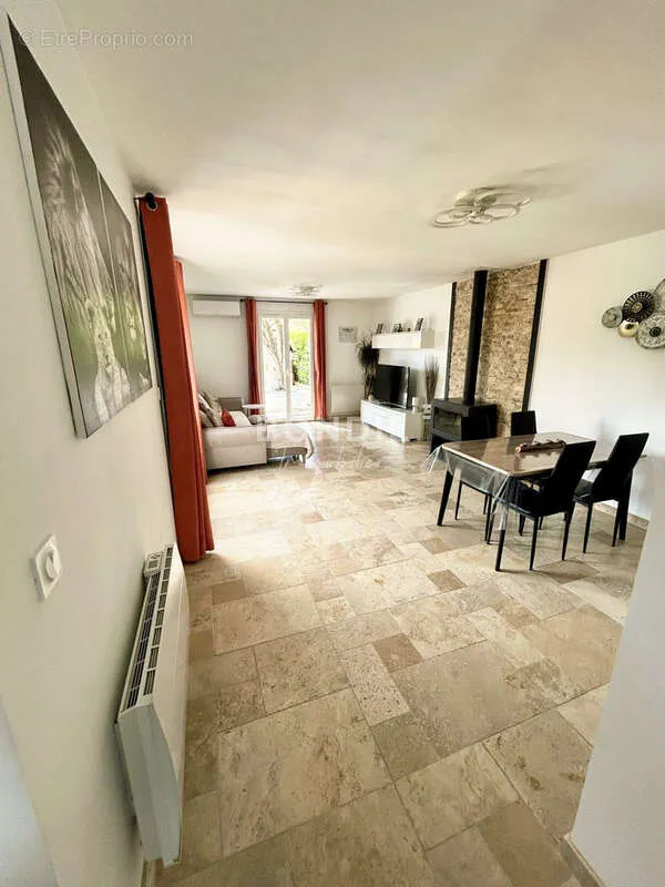 Séjour - Villa Rénovée avec Piscine à Puyricard