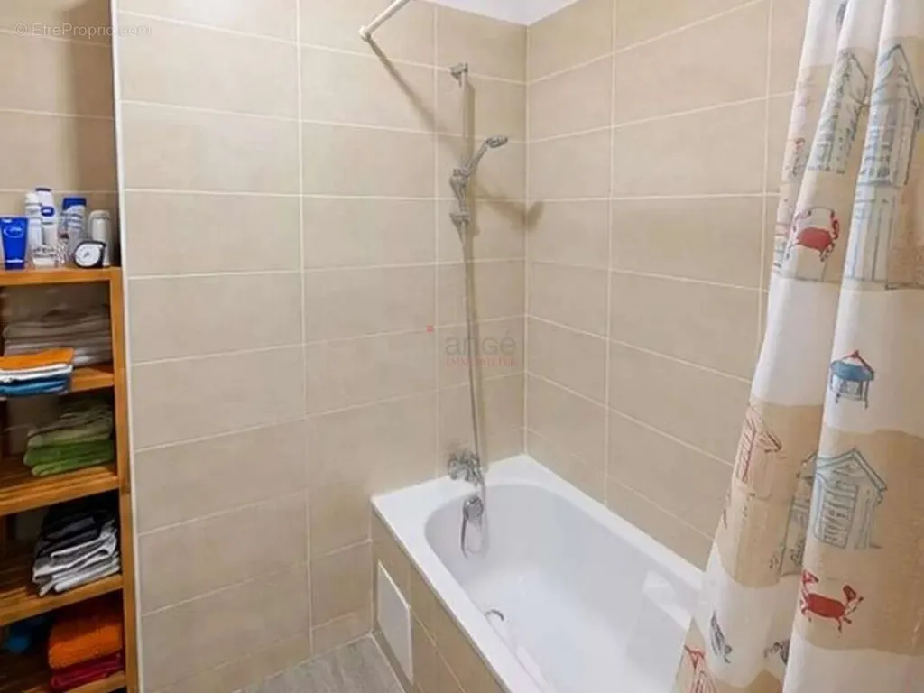 Salles de bain - Appartement Familial avec Balcon à Montchat, Lyon 3
