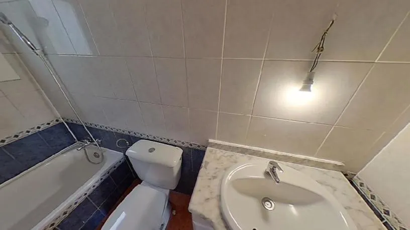 Salles de bain - Family-orientated Flat with Balcony in Mataró
