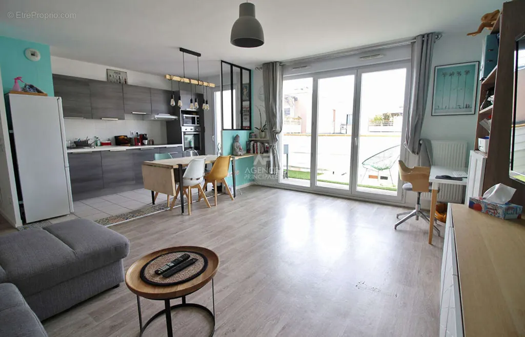 Living Room - 3-Piece Apartment with Balcony in Ermont Centre