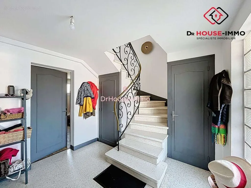 Hallway - House with Pool and Garden in Périgueux Centre