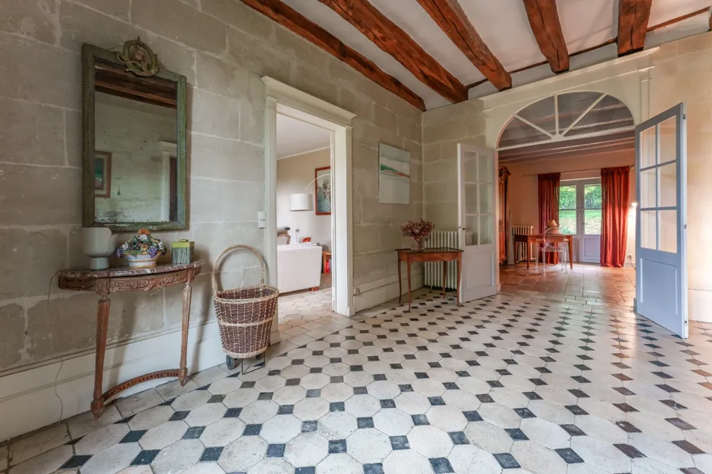 Esik - 18th-Century House with Courtyard in Fondettes