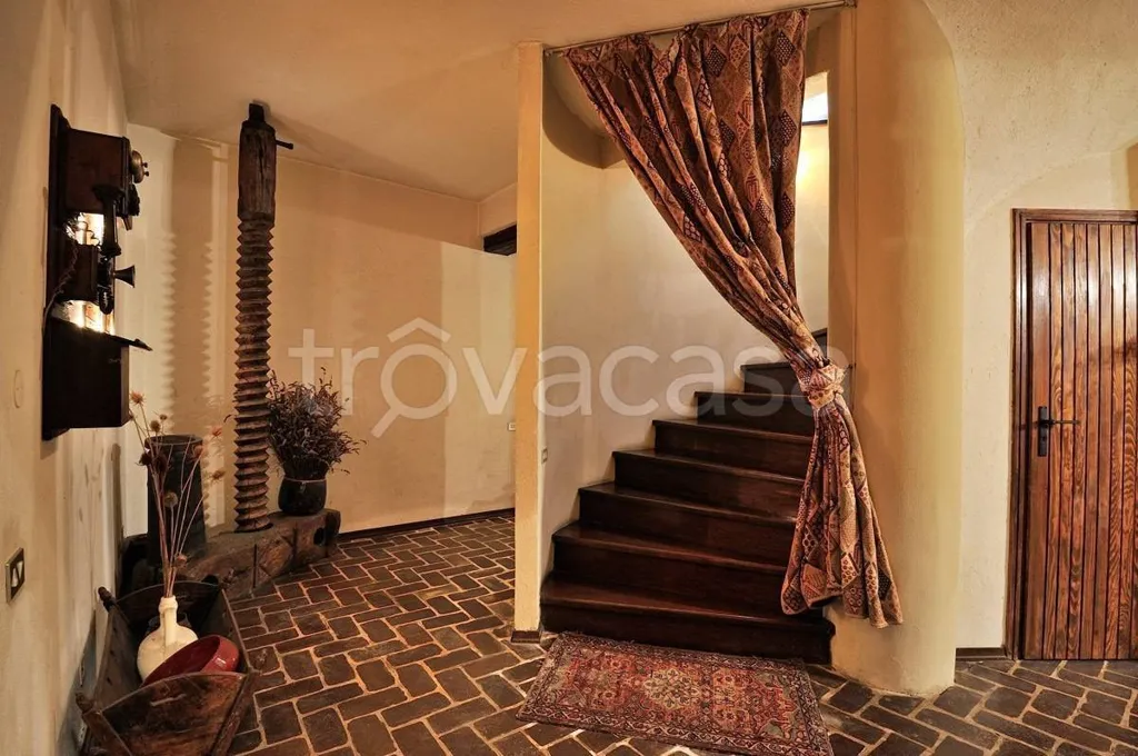 hallway_entrance