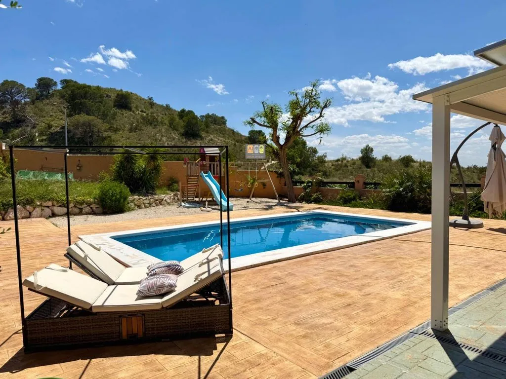Bassein - Chalet with Private Pool in Bonalba Urbanisation