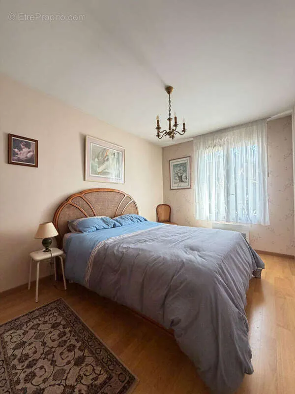 Chambres - Appartement de type F4 au rez-de-chaussée à Villejuif