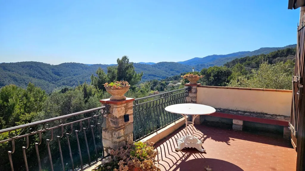 Terrasse - Villa avec Vue sur Nature à Claviers, Côte d'Azur
