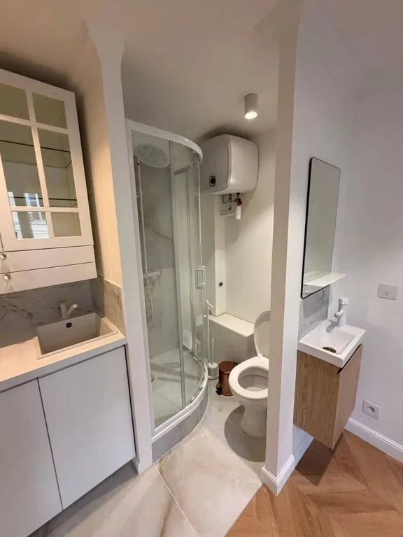 Salles de bain - Studio rénové à La Muette, Paris