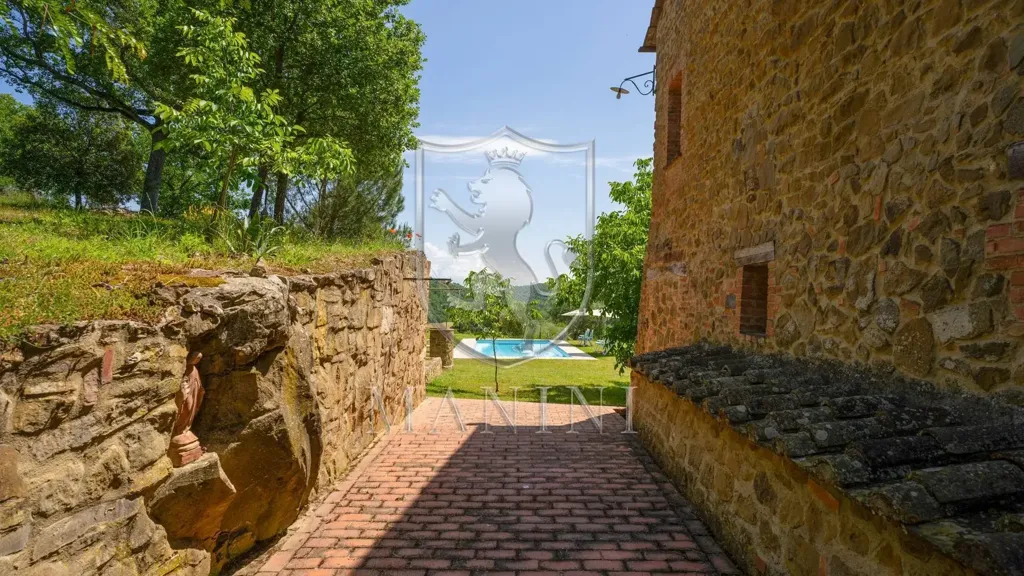 Jardin - Historic Castle with Garden in Sinalunga