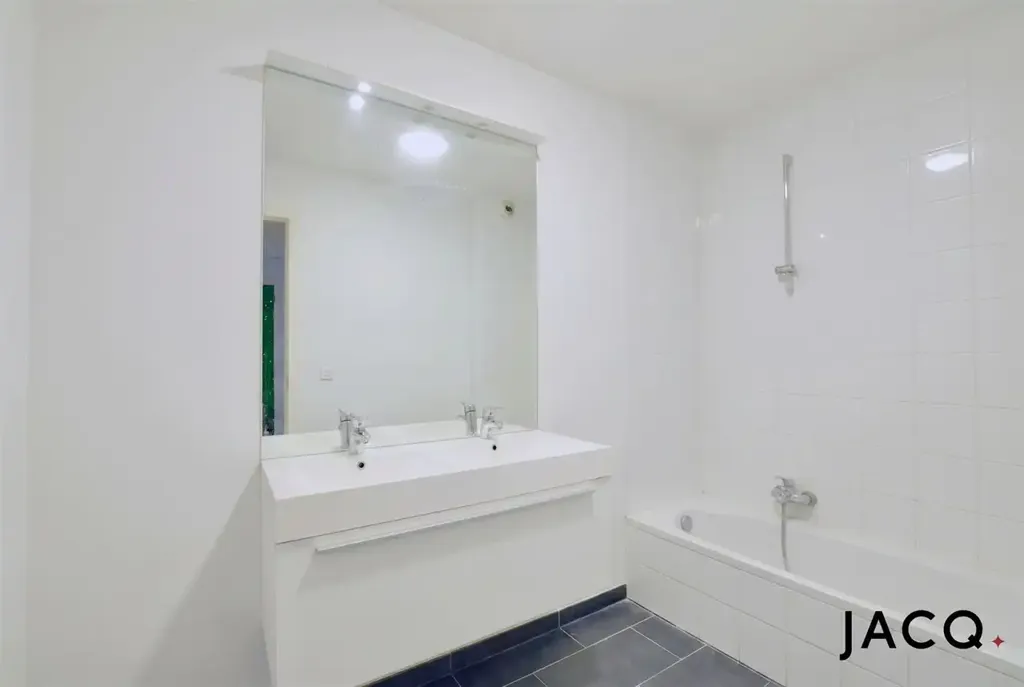 Salles de bain - Appartement Moderne avec Terrasse à Anderlecht