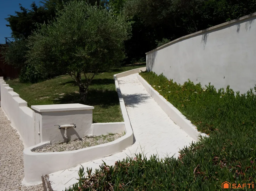 Jardin - Villa Contemporaine avec Piscine à Pujaut